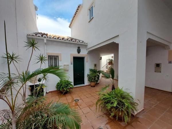 Коттедж на продажу в Calle Madrid, Nerja photo 1