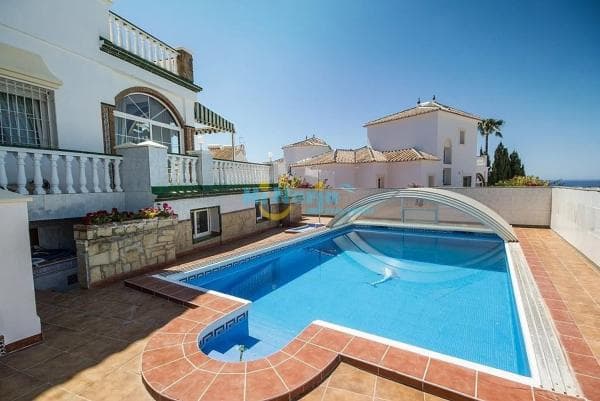Detached villa for sale in Avda Pescia - Ctra de Frigiliana, Nerja photo 1
