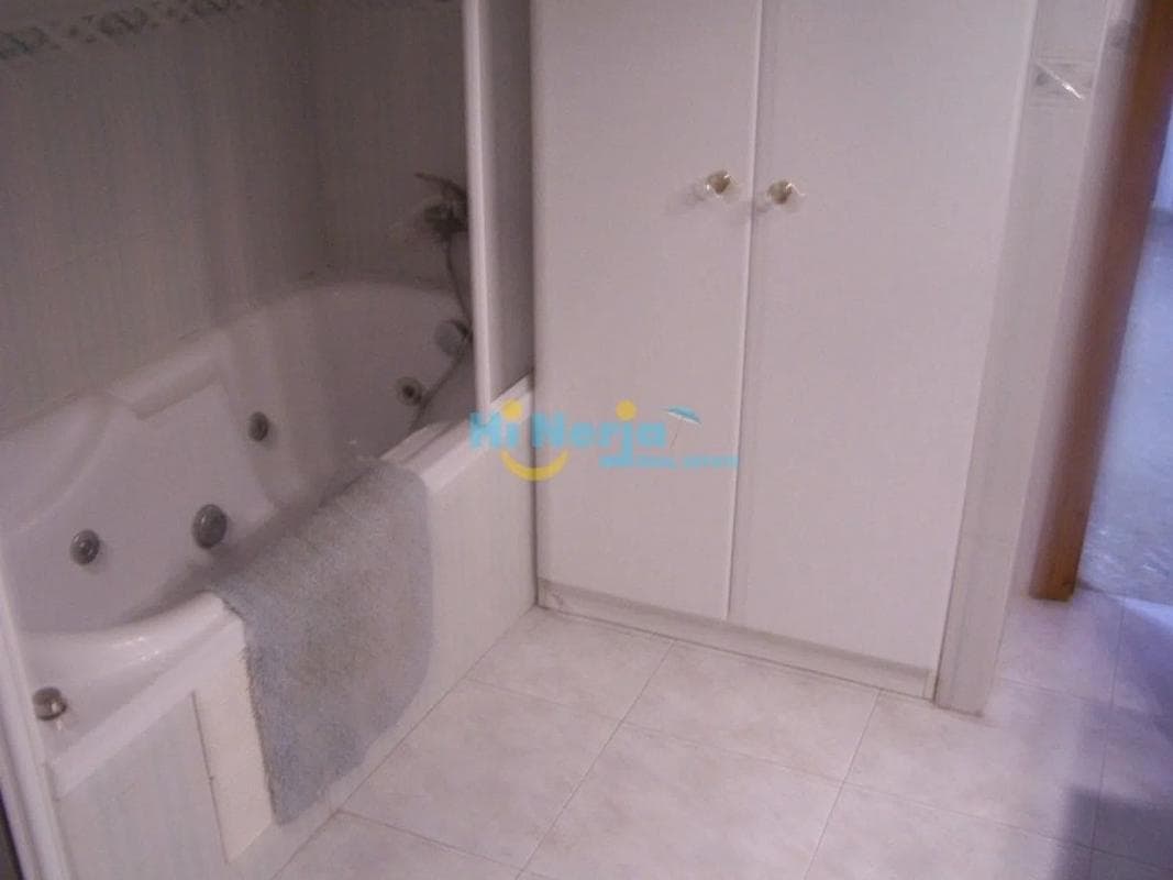 Venta de piso en Avda Pescia - Ctra de Frigiliana, Nerja
photo 3
