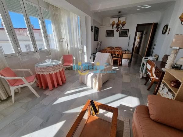 Продажа квартиры в Avda Pescia - Ctra de Frigiliana, Nerja thumbnail 1