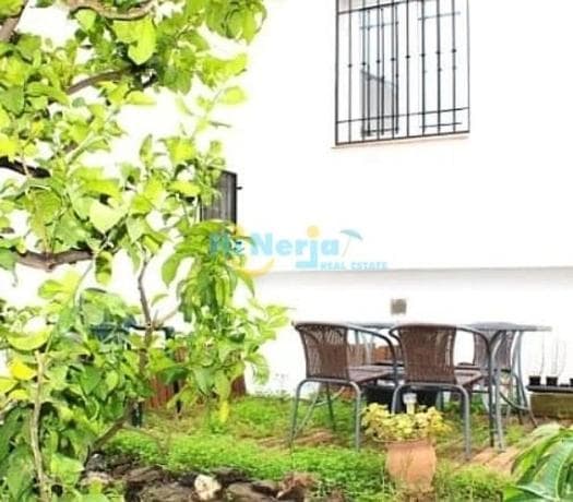 Дуплекс на продажу в Avda Pescia - Ctra de Frigiliana, Nerja thumbnail 1