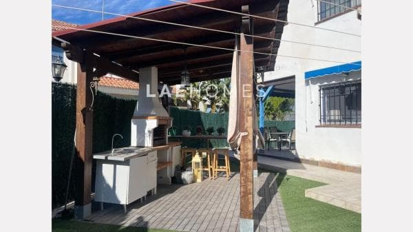 Коттедж на продажу в Pinos de Alhaurín, Alhaurín de la Torre thumbnail 2