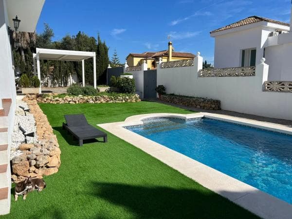 Detached villa for sale in Calle austria s/n, Marbella photo 1