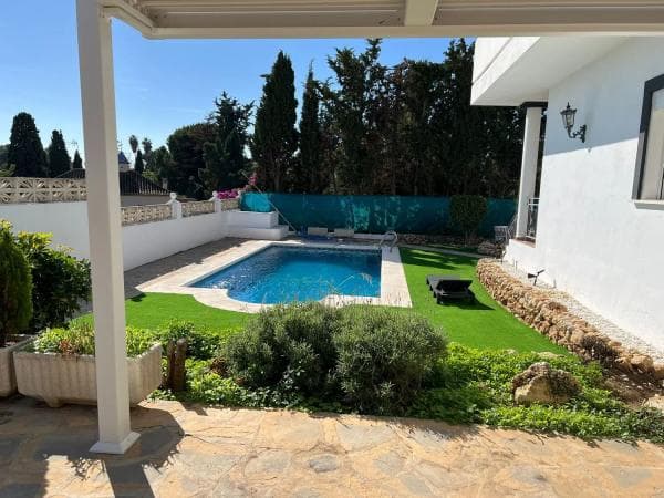 Detached villa for sale in Calle austria s/n, Marbella thumbnail 2