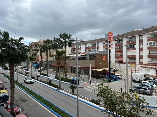 Продажа квартиры в Avenida de Andalucía, Torre del Mar thumbnail 1
