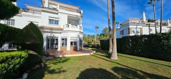 Коттедж на продажу в Avenida General Caffarena, 6, Alhaurín de la Torre photo 1