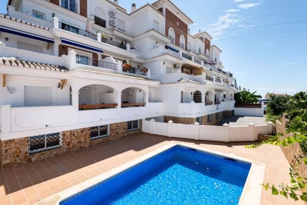 Продажа квартиры в Urbanización Paco Romo, 15 A, Nerja photo 1