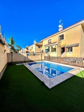 Коттедж на продажу в Calle Mar Amarillo, Alhaurín de la Torre photo 1