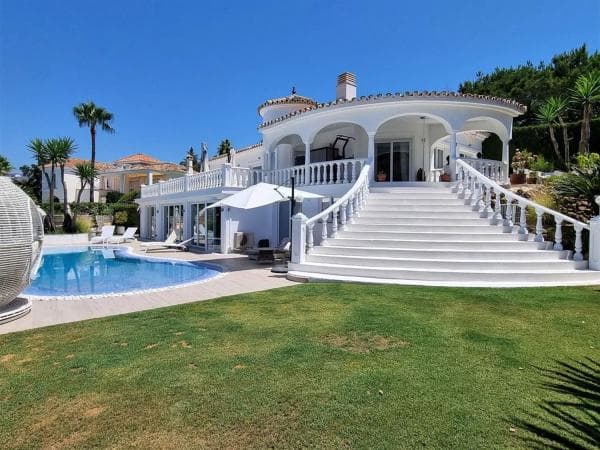 Chalet independiente en venta en Calle Italia, Marbella photo 1
