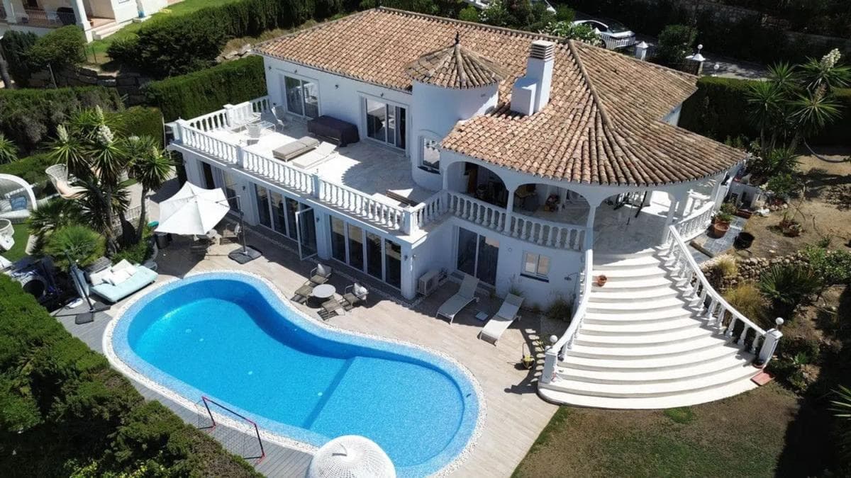 Venta de chalet independiente en Calle Italia, Marbella
photo 2