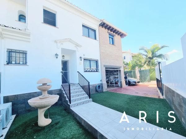 Коттедж на продажу в Pinos de Alhaurín, Alhaurín de la Torre photo 1