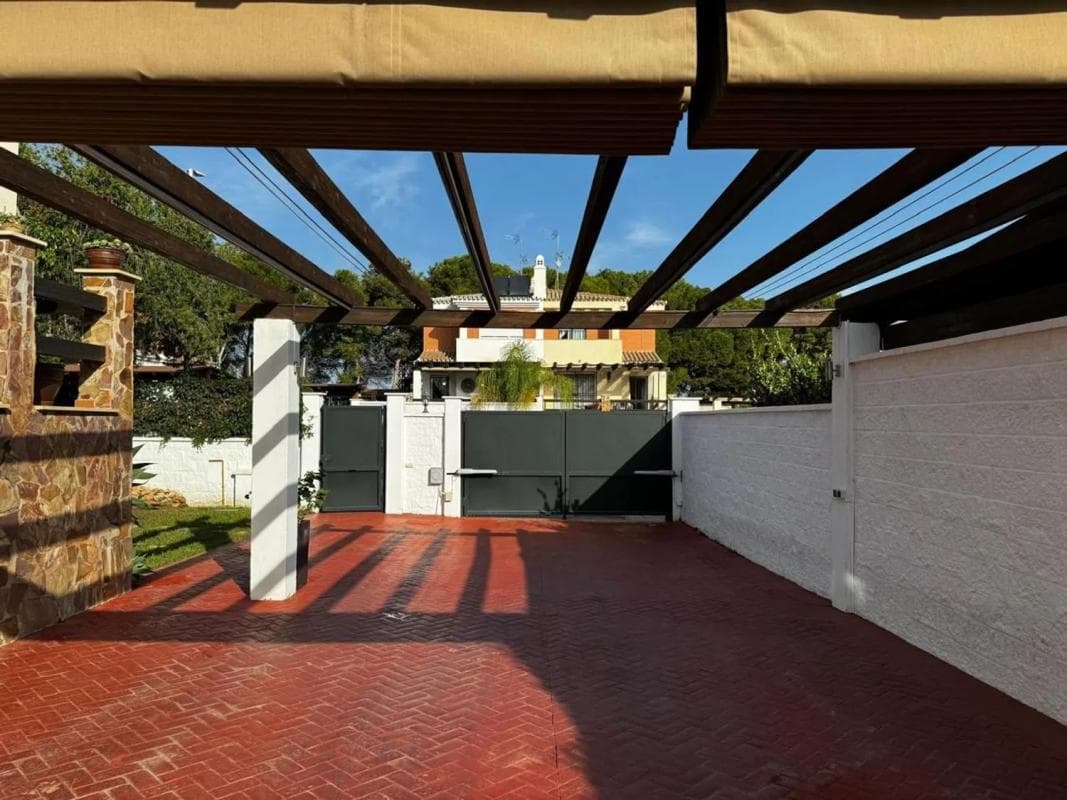 Sale of independent chalet in Calle Diputado Ignacio Huelin, Málaga
photo 4
