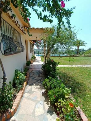 Wolnostojąca willa na sprzedaż w El Padrón, Estepona photo 1