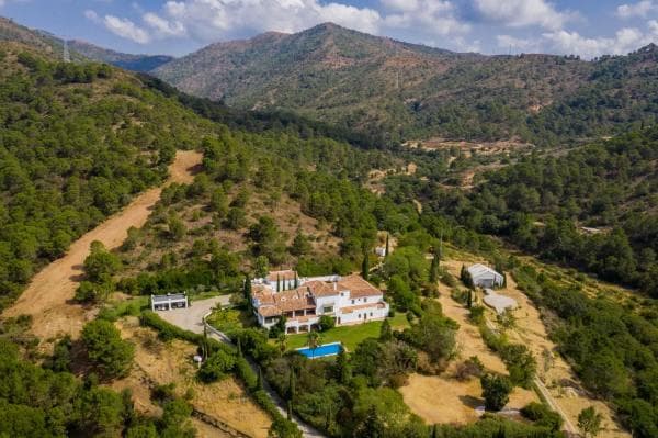 Wolnostojąca willa na sprzedaż w Barrio El Velerín, Estepona photo 1