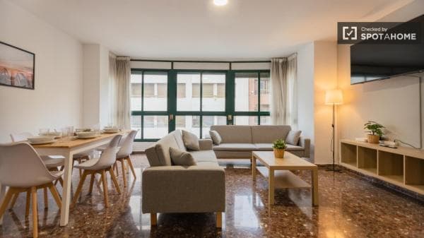 Se alquila habitación en piso de 6 habitaciones en Valencia, Valencia thumbnail 2