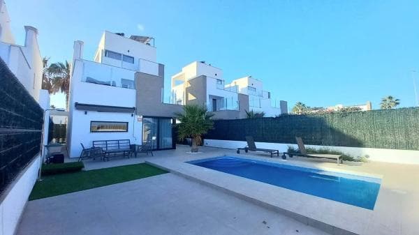 Chalet independiente en venta en Urbanizaciones, Guardamar del Segura photo 1