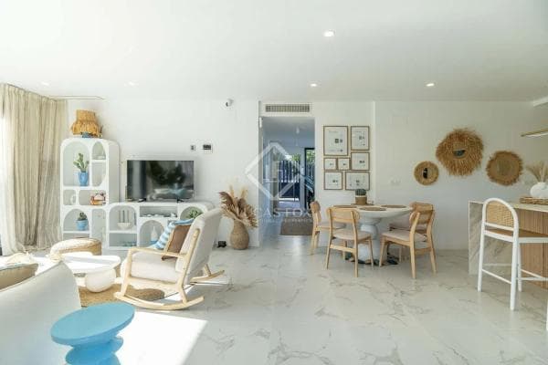 Casa independiente en calle Polop de la marina thumbnail 2