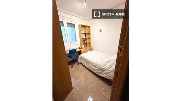 Habitación en piso compartido en valència photo 1