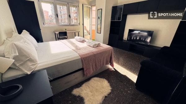 Habitación en piso compartido en valència thumbnail 1