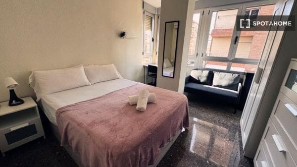 Habitación en piso compartido en valència thumbnail 1
