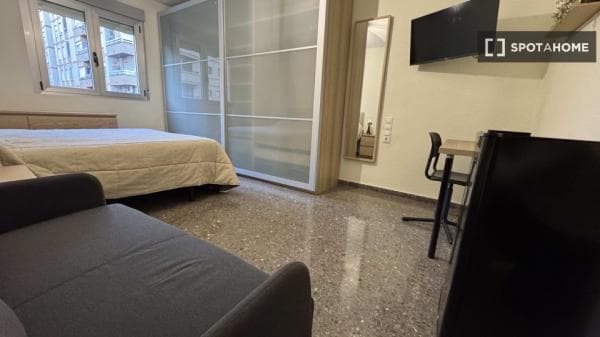 Habitación en piso compartido en valència thumbnail 1