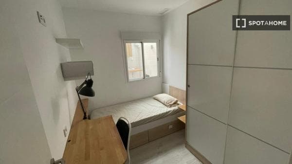 Habitación en piso compartido en Paterna photo 1