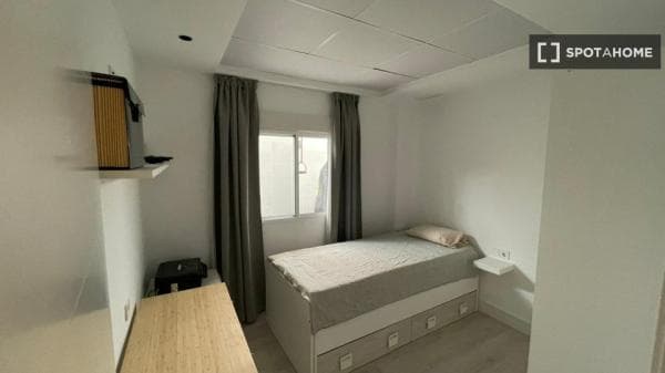 Habitación en piso compartido en Paterna photo 1