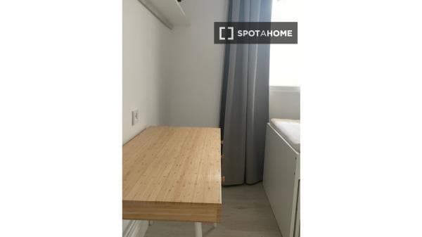 Habitación en piso compartido en Paterna thumbnail 1