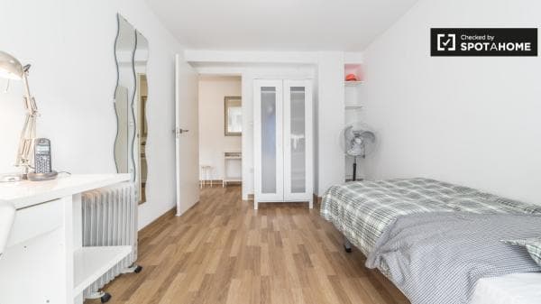 Se alquila habitación en Betero thumbnail 2