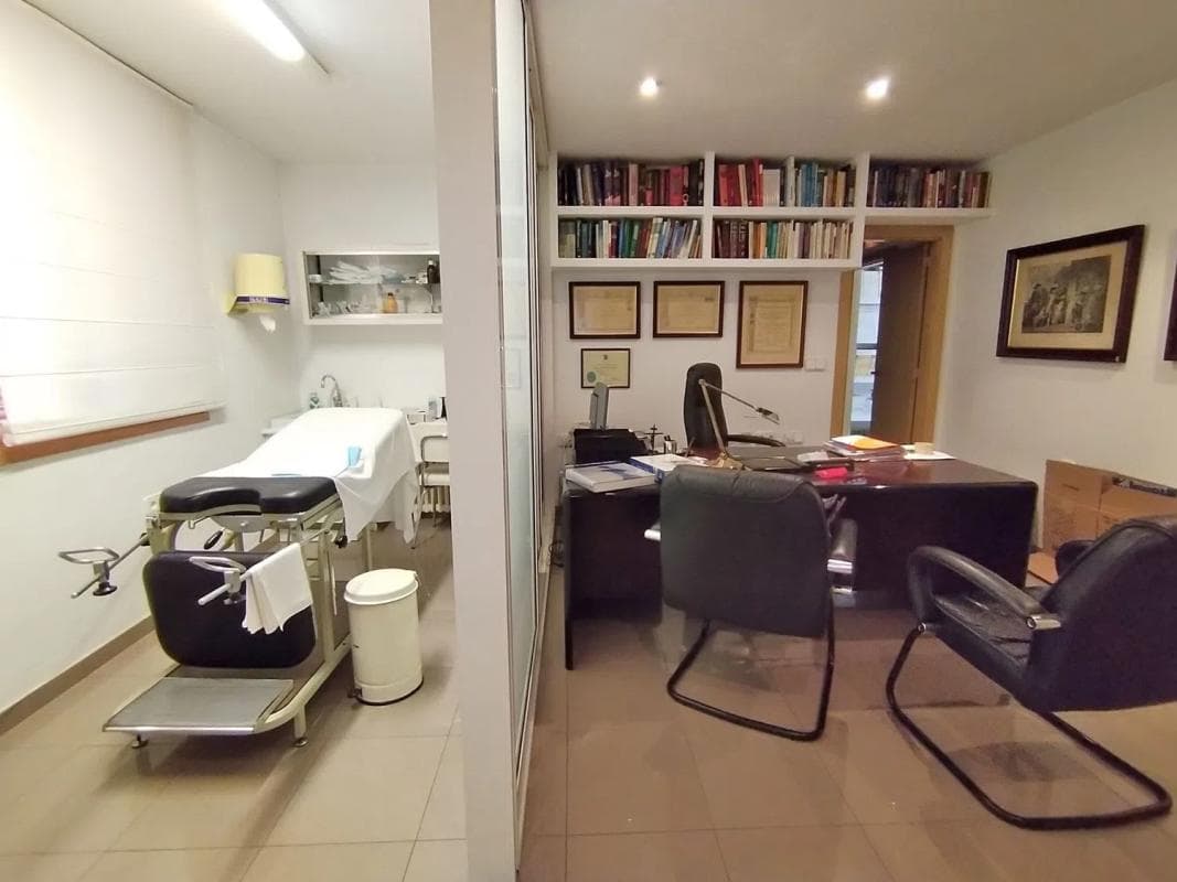 Venta de piso en Barrio Casco Histórico-Santa Cruz, Alicante / Alacant
photo 3