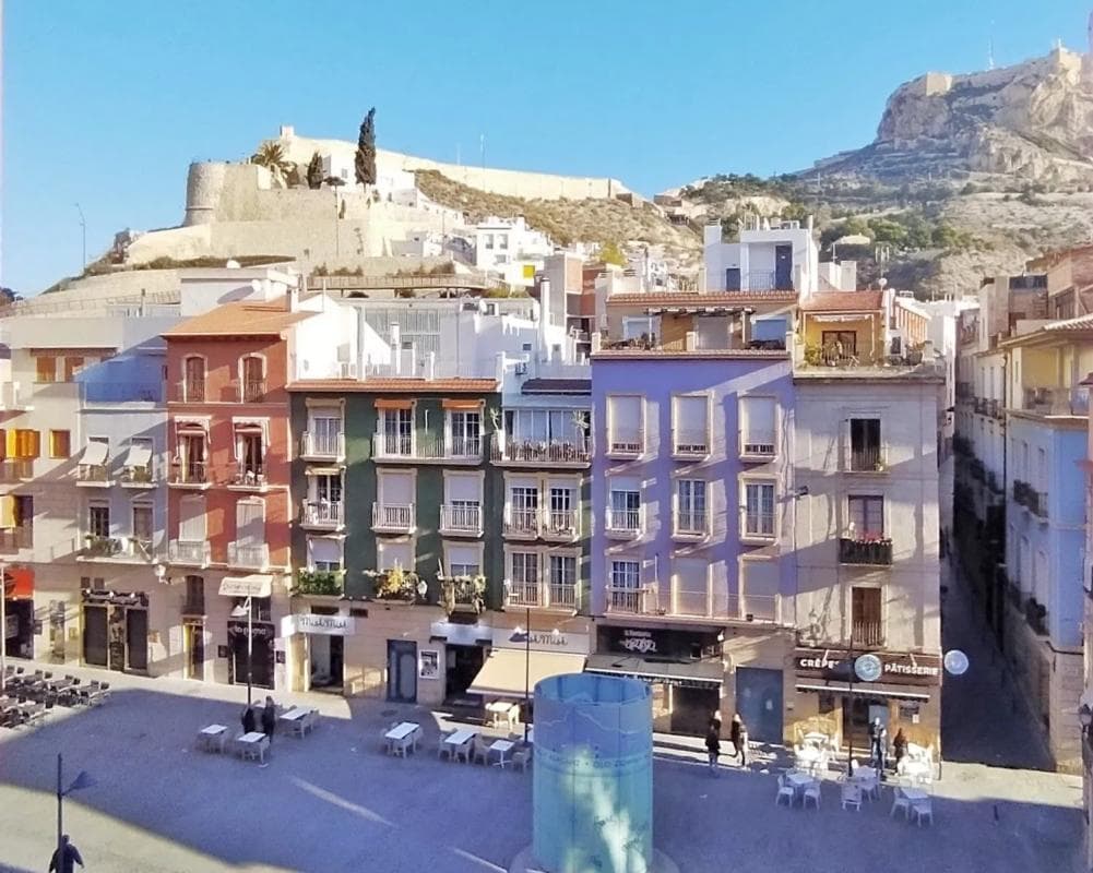 Venta de piso en Barrio Casco Histórico-Santa Cruz, Alicante / Alacant
photo 5