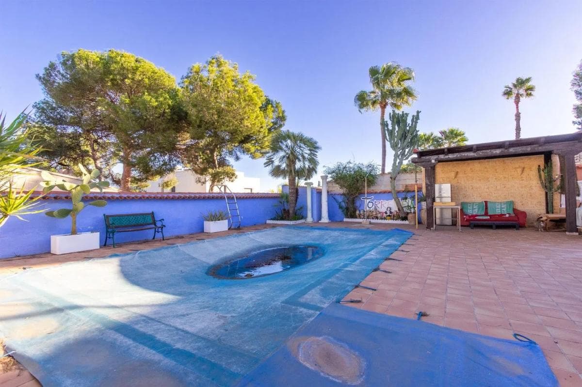 Properties for sale and rent in Spain photo 3