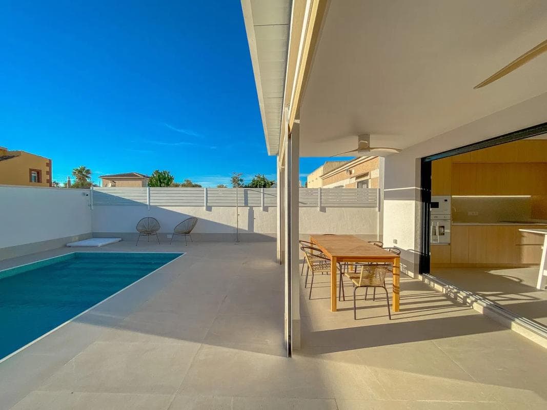 Venta de chalet independiente en Calle Strauss, 10727 ML10727, Torrevieja
photo 3
