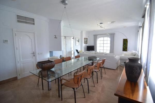 Casa independiente en calle Jorge Manrique thumbnail 2