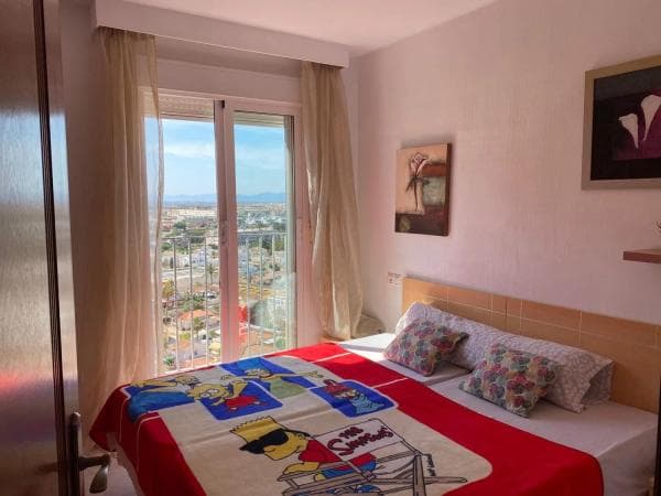 Piso en venta en Avenida Roentgen, 5, Torrevieja thumbnail 2
