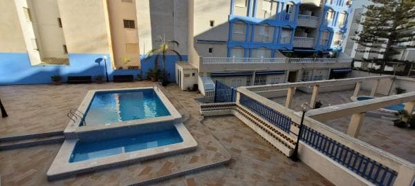 Piso en venta en Barrio Playa de los Locos, Torrevieja photo 1