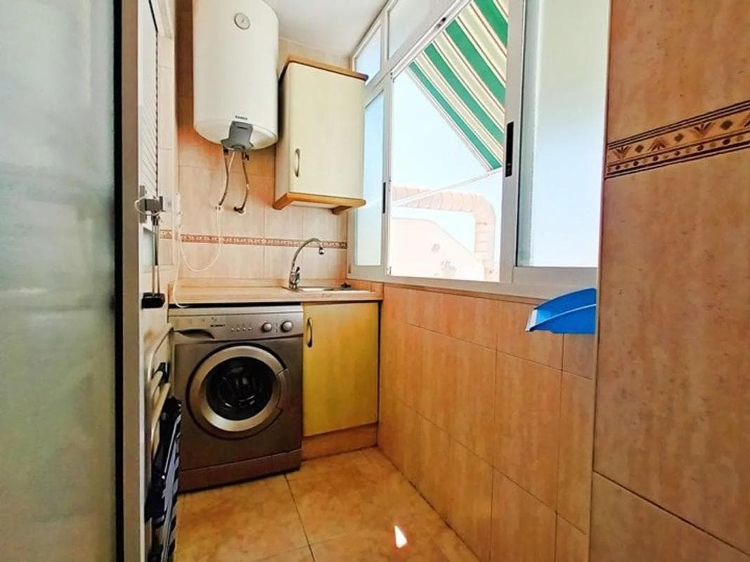Sale of apartment in Avenida Virgen del Carmen, Torrevieja
photo 2