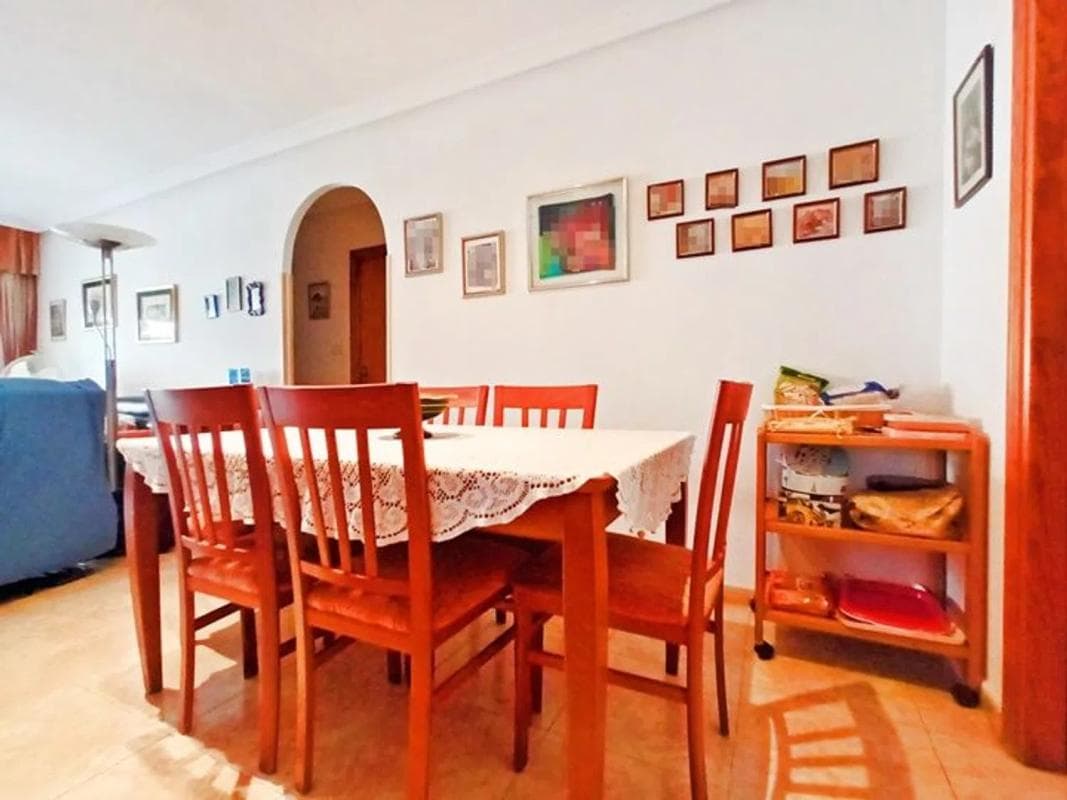 Sale of apartment in Avenida Virgen del Carmen, Torrevieja
photo 3