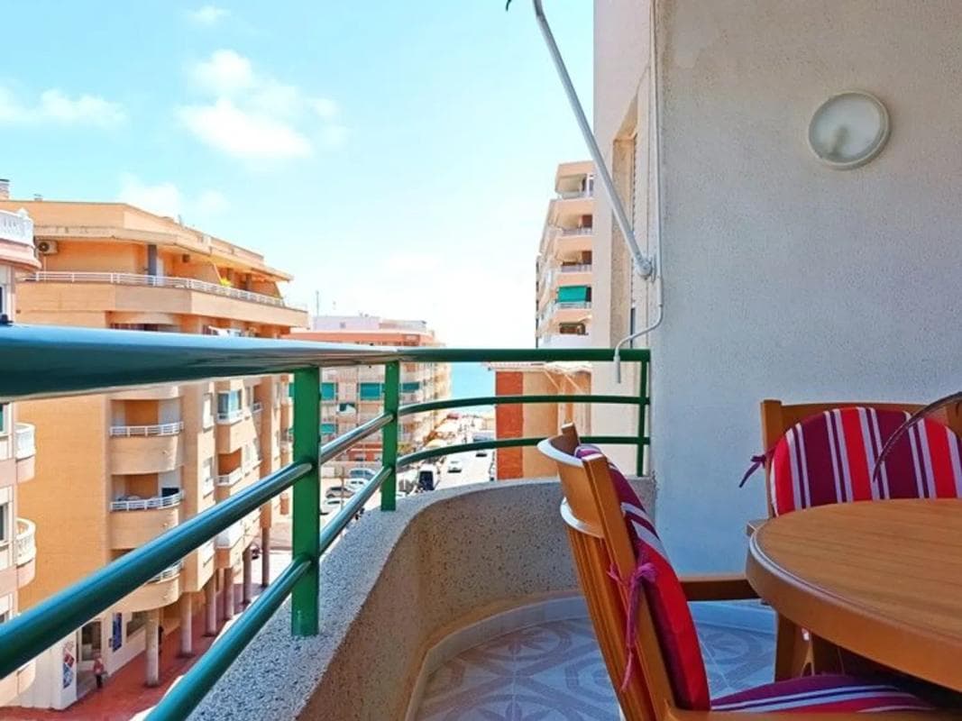 Sale of apartment in Avenida Virgen del Carmen, Torrevieja
photo 4