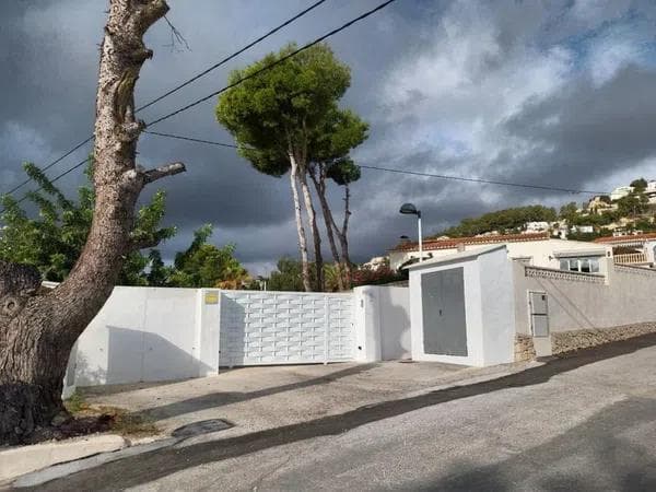 Terreno en calle Cerezo photo 1