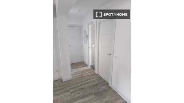 Habitación en piso compartido en madrid. photo 3