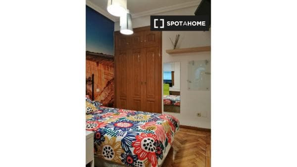 Habitación en piso compartido en Oviedo photo 1
