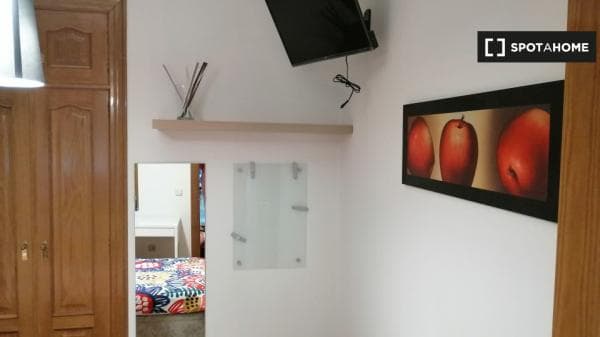 Habitación en piso compartido en Oviedo photo 3