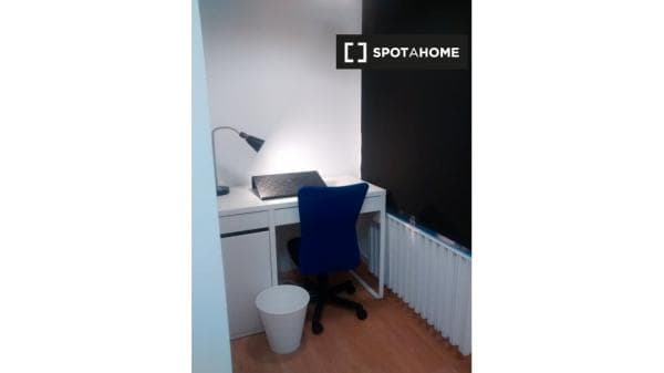 Habitación en piso compartido en Oviedo photo 1