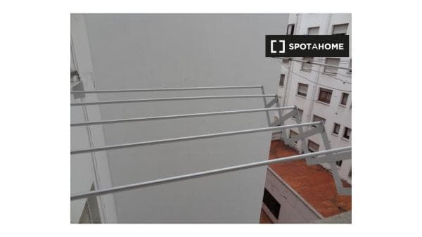 Habitación en piso compartido en Oviedo photo 1