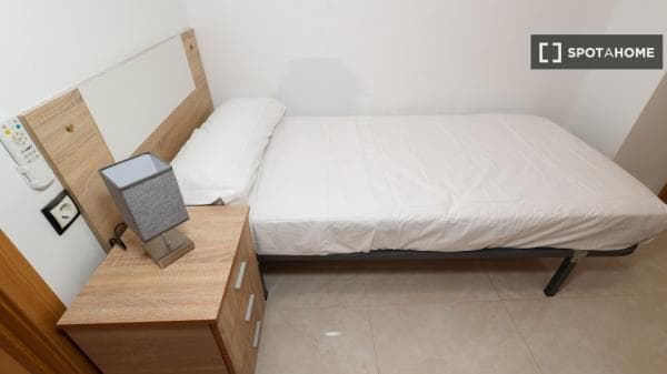 Se alquila habitación en Valencia photo 1