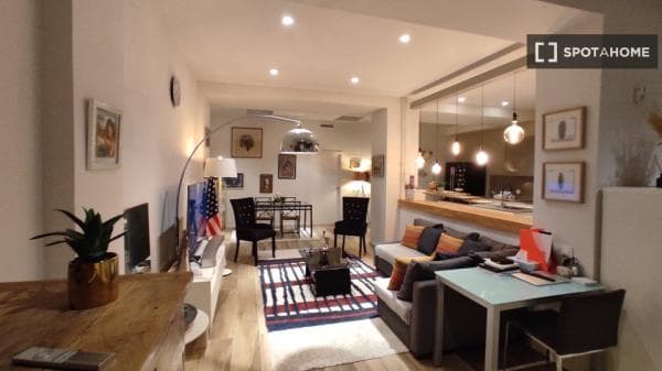 Habitación en piso compartido en barcelona. photo 1