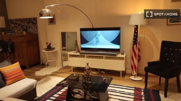 Habitación en piso compartido en barcelona. thumbnail 1