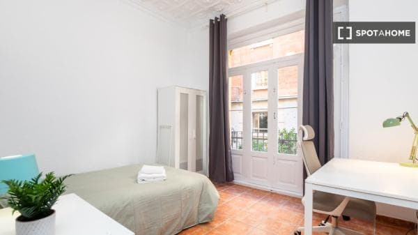 Habitación en piso compartido en valència photo 1