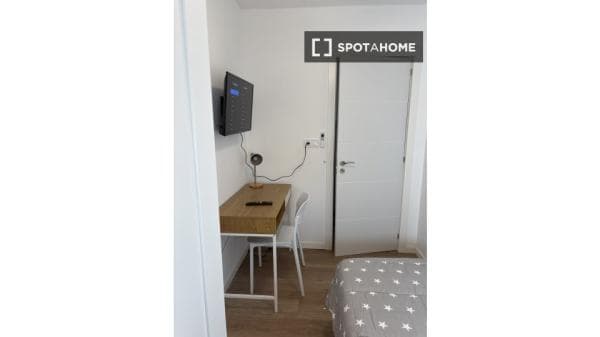 Habitación en piso compartido en Mislata thumbnail 1